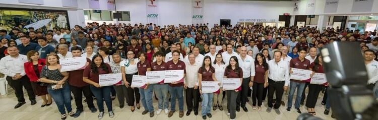 Inicia en Reynosa entrega de becas “Futuro Tamaulipas, Jóvenes de Nivel Superior”