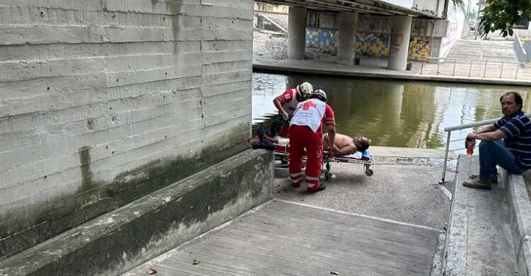 Hombre es atacado por un cocodrilo en el canal de la cortadura en Tampico