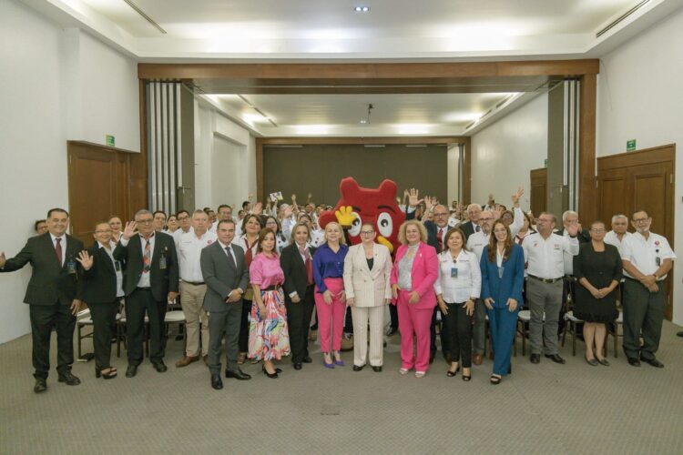 Concluyen su formación 25 mil tamaulipecos en el CECATI