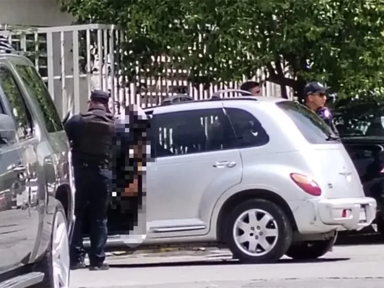 Matan a balazos a conductor; le disparan desde un Sentra en Guadalupe, Nuevo León