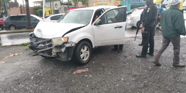 Mujer ilesa al ser impactado su auto por tren en crucero de Tamatán en Cd. Victoria