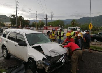 Mujer ilesa al ser impactado su auto por tren en crucero de Tamatán en Cd. Victoria