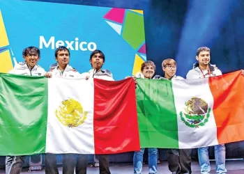 Galardonan a seis mexicanos en olimpiada internacional de matemáticas en Gran Bretaña