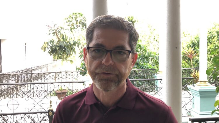 Atienden camiones recolectores de basura los sitios recreativos de Victoria