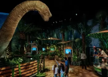 Roban dinosaurio de Jurassic World en Perisur de la CDMX