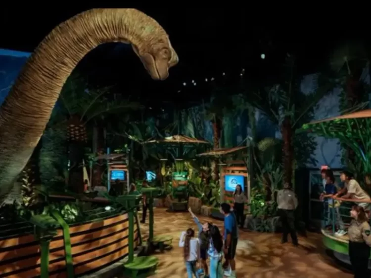 Roban dinosaurio de Jurassic World en Perisur de la CDMX