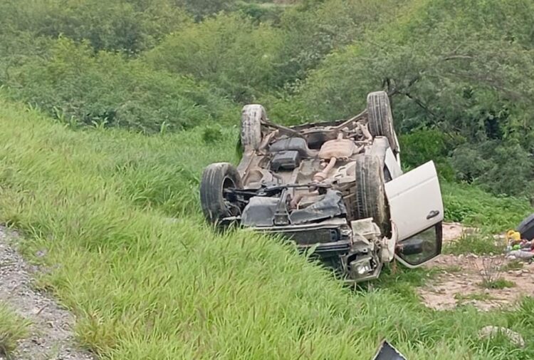 Familia herida al volcar camioneta en Tula, en la carretera Victoria-San Luis Potosí