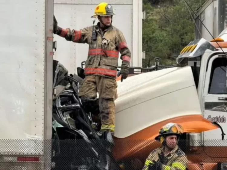 Mueren cuatro monjas al ser impactadas por tráiler en Nuevo León