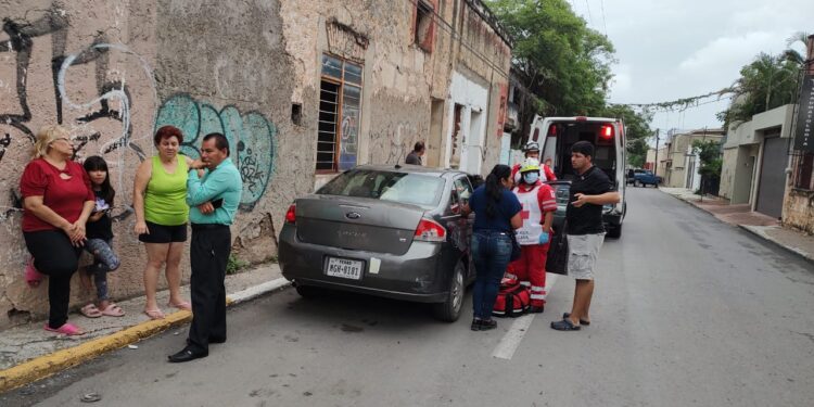 Fuerte choque vehicular en el crucero de calles 18 y Zaragoza de Cd. Victoria