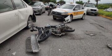 Taxista arrolla a un motociclista en Cd. Victoria