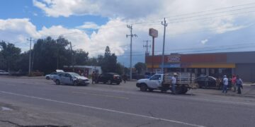 Conductor se lesiona al chocar en poblado “Subida Alta”.