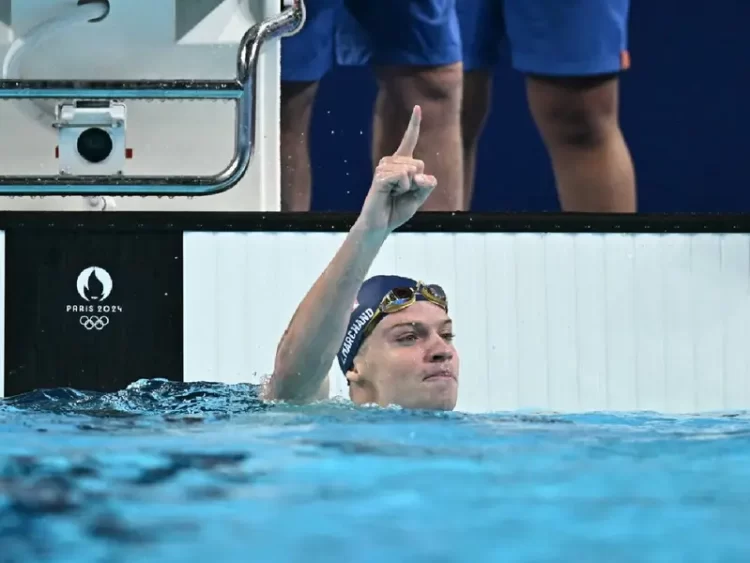 Nadador francés Léon Marchand se queda con el oro en 400 m en París