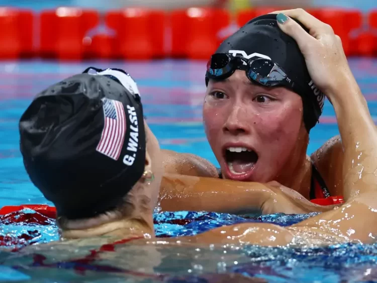 Torri Hueske sorprende y conquista oro en 100m mariposa femenil