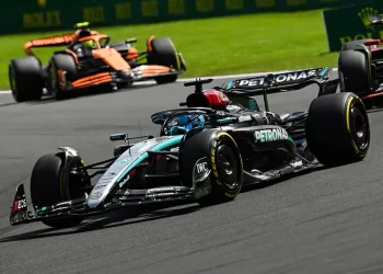 George Russell triunfa en Bélgica; ‘Checo’ Pérez finalizó octavo