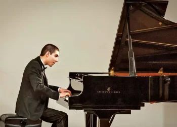 Exaltan inteligencia musical de pianistas mexicanos jóvenes Sergio Vargas y Mateo González