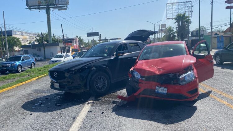 Dos heridos en carambola de autos en el crucero de calles 28 y Berriozábal de Cd. Victoria