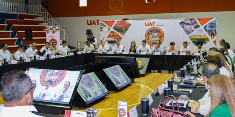 Destaca Dámaso Anaya apoyo de directivos de escuelas para la transformación de la UAT