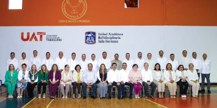 Destaca Dámaso Anaya apoyo de directivos de escuelas para la transformación de la UAT