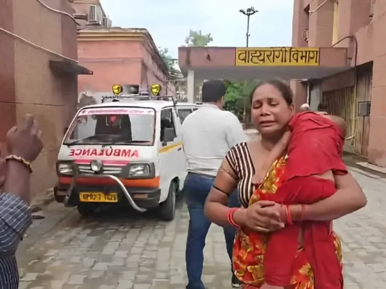 Estampida durante congregación religiosa en India deja casi 100 muertos