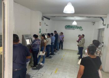 Usuarios piden a CFE reparar cajeros automáticos y aire acondicionado del área en Palacio Federal de Victoria
