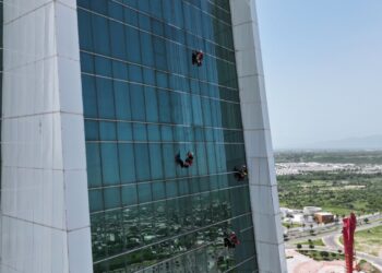 Continúan los trabajos de mantenimiento en Torre Bicentenario de Cd. Victoria