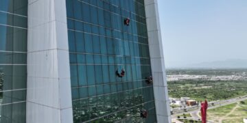 Continúan los trabajos de mantenimiento en Torre Bicentenario de Cd. Victoria