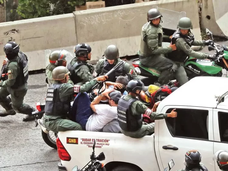 Suman 12 muertos por represión de Maduro en Venezuela; la Fiscalía General reporta 749 detenidos