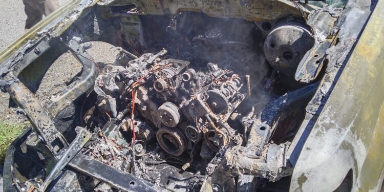 Se incendia camioneta en el estacionamiento de calles 10 y Morelos en Cd. Victoria