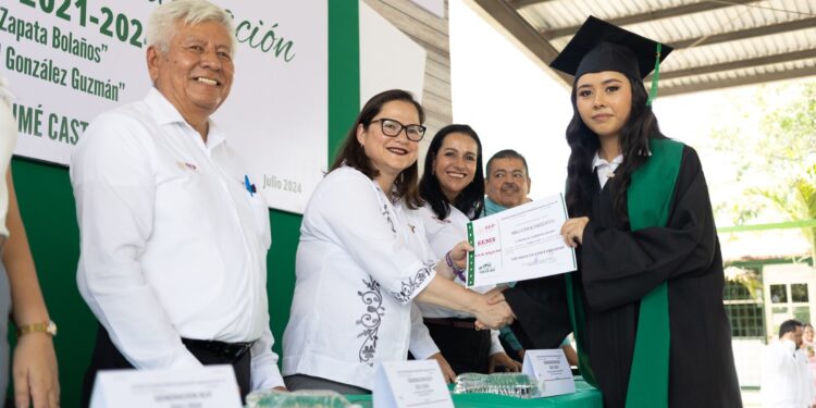 Egresa nueva generación de técnicos del CBTA 83 de Gómez Farías, Tamaulipas