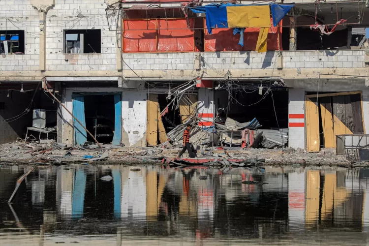 Oleada de bombardeos en Jan Yunis después de evacuación masiva