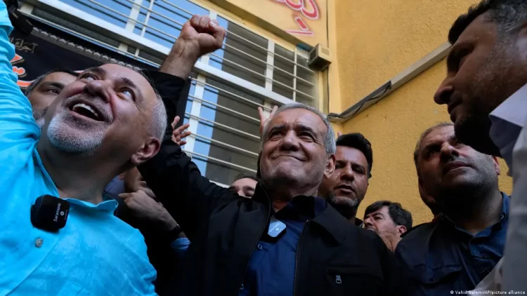 Pezeshkian derrota a Jalili y se convierte en el noveno presidente de Irán