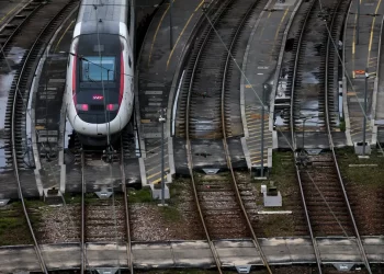 Investigado mensaje de apoyo al sabotaje de trenes en Francia