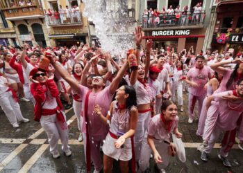 Con el ‘chupinazo’, inician las fiestas de San Fermín en Pamplona
