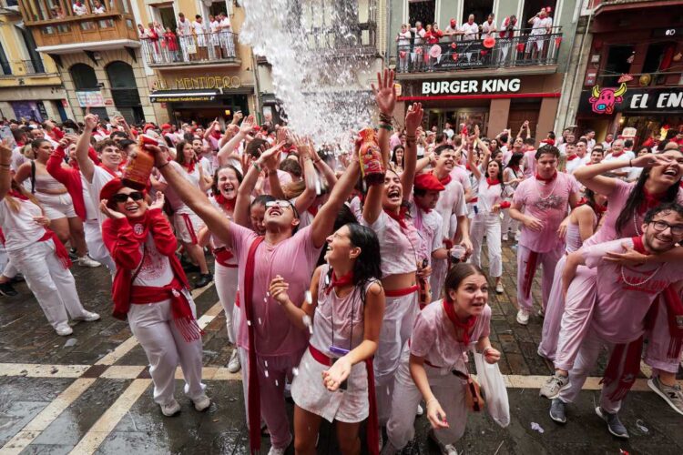 Con el ‘chupinazo’, inician las fiestas de San Fermín en Pamplona