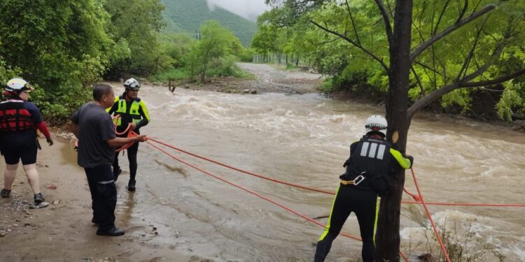 Creciente de río incomunicó a excursionistas