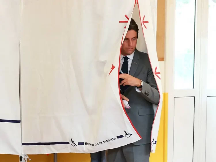 Primer ministro francés renuncia tras victoria de izquierda en elecciones legislativas