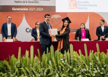 Egresan 310 estudiantes del bachillerato de la UAT en Ciudad Mante