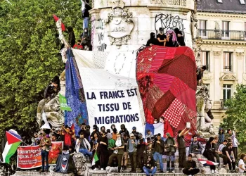 Francia gira a la izquierda para evitar a ultraconservadores; casi 60% fue a votar