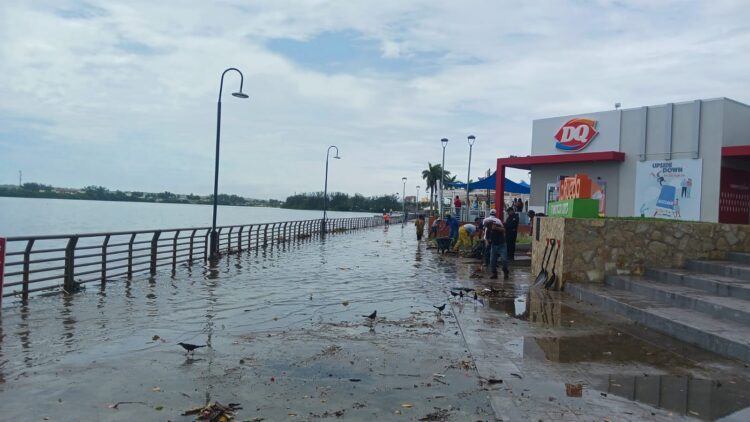 Se desborda Laguna del Carpintero, Guardia Estatal alerta