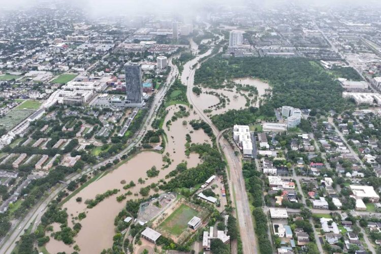 Aumenta a 8 cifra de muertos por ‘Beryl’ en EU; reportan inundaciones y daños