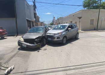 Aparatoso encontronazo vehicular en el crucero 21 y Zaragoza de Cd. Victoria