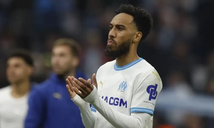 Julián Quiñónes formará dupla con Aubameyang en Arabia