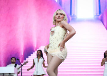 Hot Ones’ con Sabrina Carpenter: Picante, música y momentos memorables