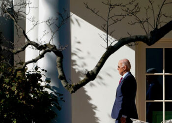 Biden regresa a la Casa Blanca tras superar el COVID-19