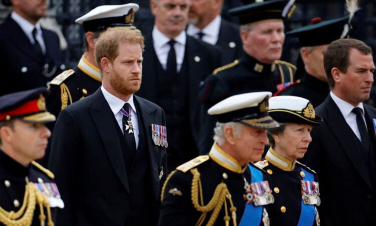 Carlos III evita llamadas de Enrique por caso de seguridad