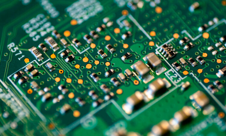 Mercado de chips sacudido por Biden y Trump