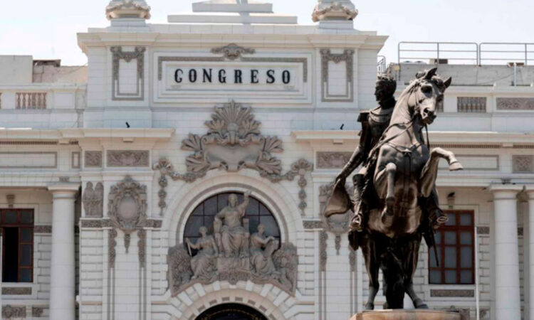 Perú expulsa a diplomáticos venezolanos tras crisis electoral