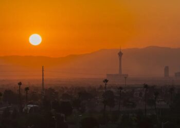 Persistente ola de calor azota el oeste y sofoca el este de EE.UU.