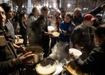 Argentina enfrenta tensión con Brasil mientras la crisis económica se agrava