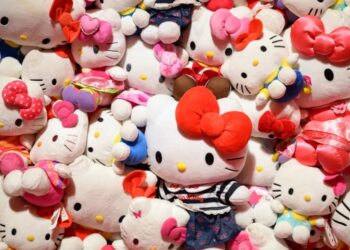 Hello Kitty celebra 50 años con una colección especial de CASETiFY